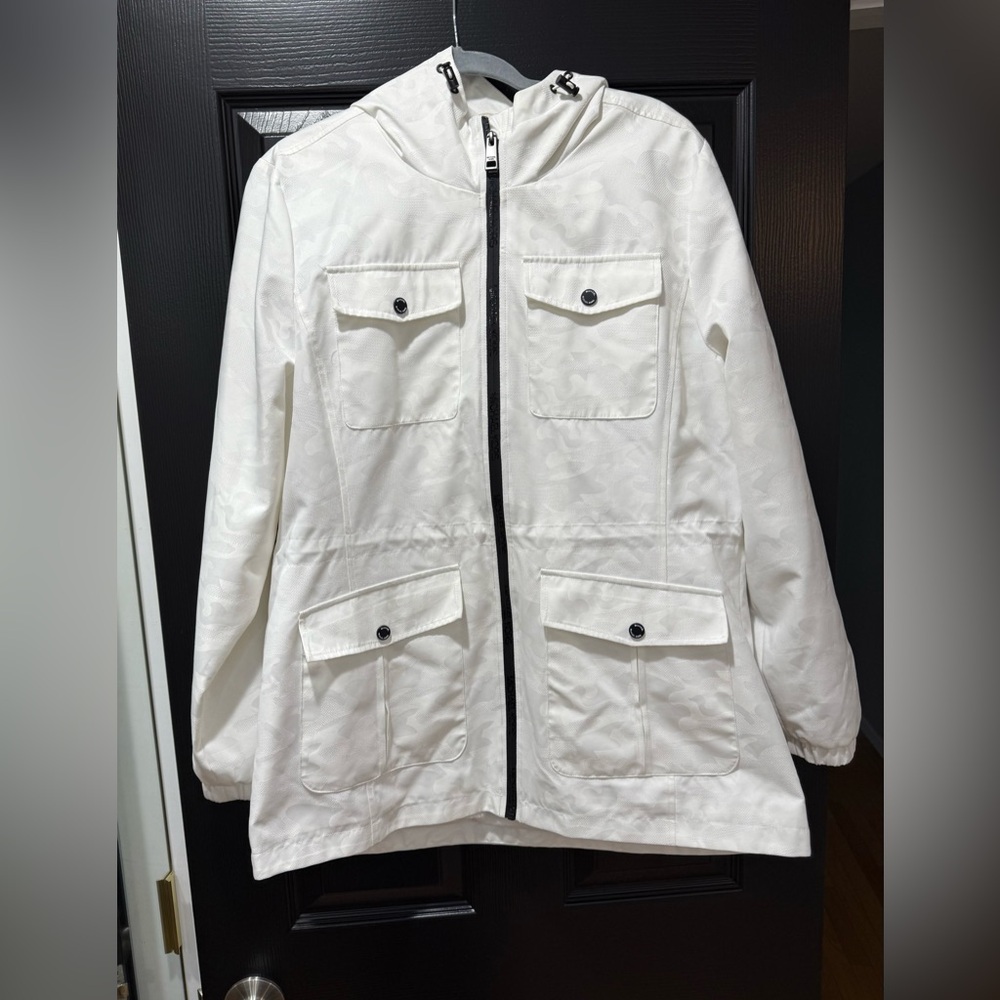 Michael Kors Rain jacket women’s Rain Jacket White with Camo Design Large